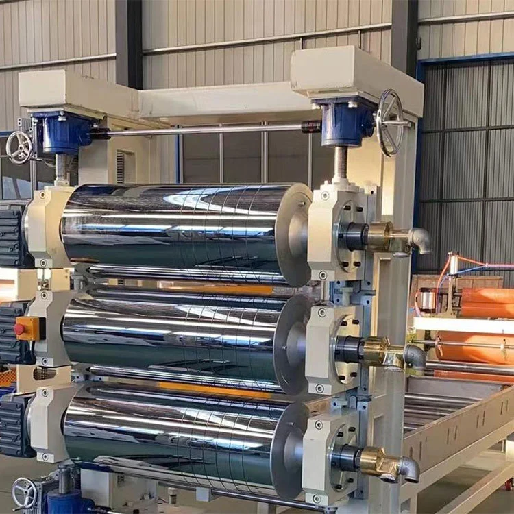 Machine d'extrudeuse en feuille transparente en PVC souple: transparent, flexible et prêt à rouler