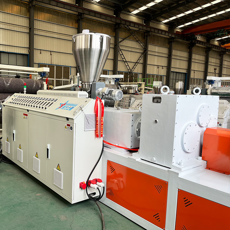 Extrudeuse conique à double vis