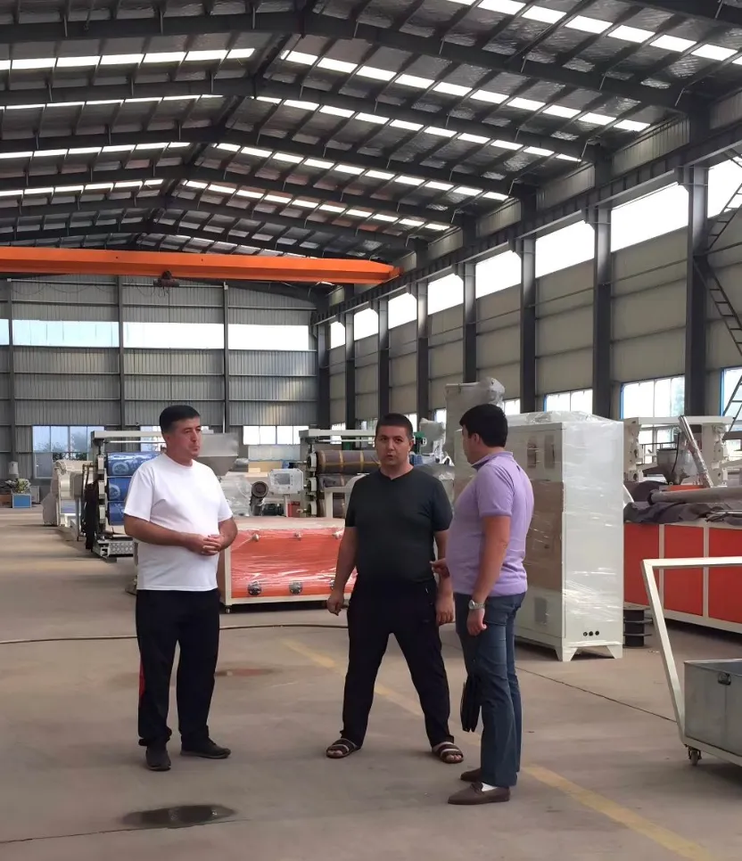 East Star Plastic Machinery obtient une commande de la Géorgie pour une ligne de production de rideaux flexibles en PVC multifonctionnelle
